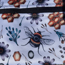 Load image into Gallery viewer, Vintage Bees Reversible Pod
